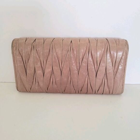 Miu Miu Wallet Matelasse Lilac Purple Large Card Holder Logo Leather Envelope - Picture 2 of 12